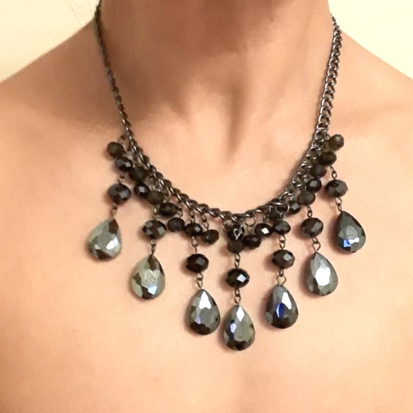 BLACK CRYSTAL TEARDROPS NECKLACE - Picture 1 of 8